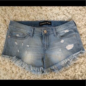 Your New Favorite Express Jean Shorts EUC